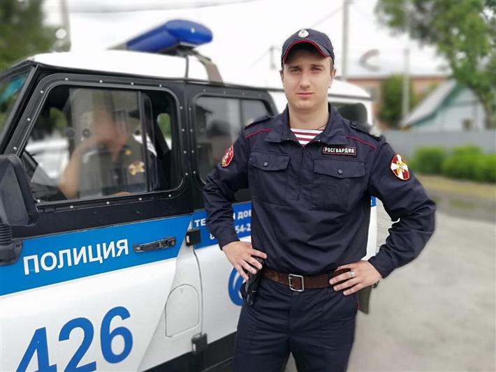 Кузбасский росгвардеец спас восьмилетнюю девочку из горящего дома