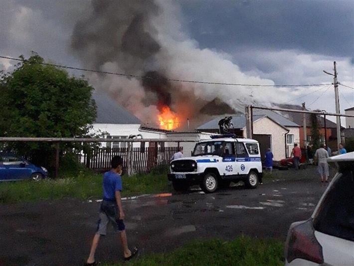 Кузбасский росгвардеец спас восьмилетнюю девочку из горящего дома