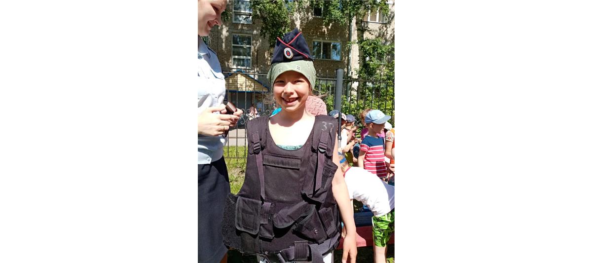 В рамках всероссийской акции «Прокачай лето!» томские росгвардейцы провели увлекательное мероприятие для дошколят и детей, оставшихся без попечения родителей