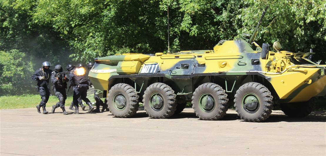 Сотрудники московского ОМОН на транспорте провели военно-патриотическое мероприятие для детей (фото, видео)