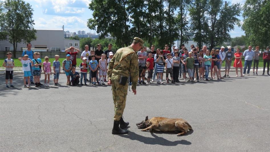 Удмуртские школьники побывали в гостях у ОМОН