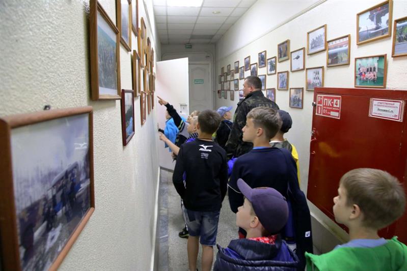 Воспитанники спортивного клуба «Буревестник» посетили с экскурсией базу челябинского СОБР