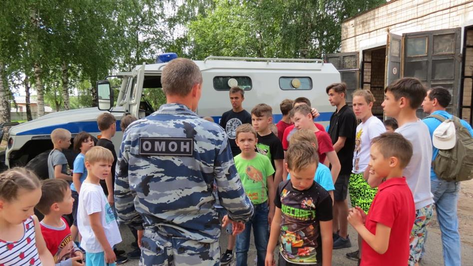 Удмуртские школьники побывали в гостях у ОМОН
