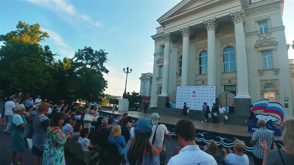 Награды победителям всероссийской акции «Диктант Победы» в Крыму вручил заместитель начальника территориального управления Росгвардии