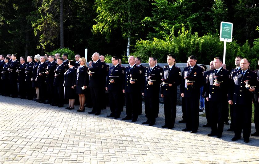 В городах Приволжского округа военнослужащие и сотрудники Росгвардии приняли участие во Всероссийской патриотической акции «Свеча памяти» 