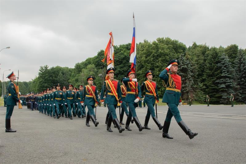 В Москве офицерам Росгвардии вручены дипломы об окончании Военного университета Министерства обороны