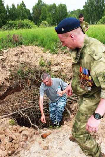 Офицер челябинского СОБР принял участие в перезахоронении останков воинов Великой Отечественной на Смоленщине