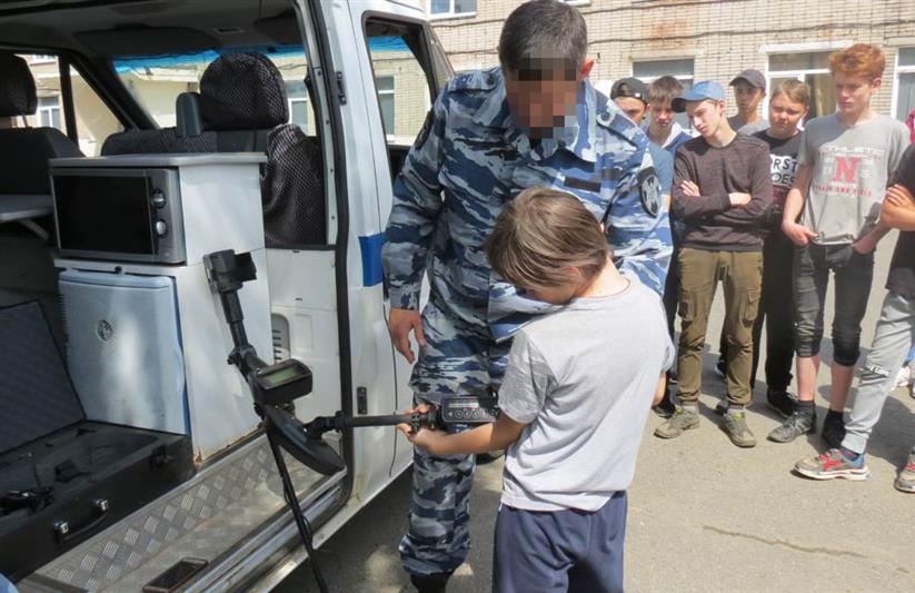 Удмуртские школьники побывали в гостях у ОМОН