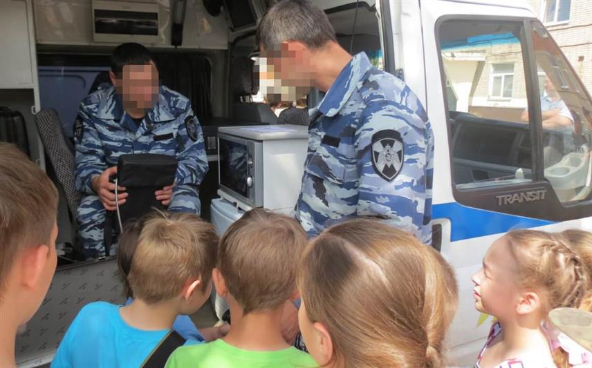 Удмуртские школьники побывали в гостях у ОМОН