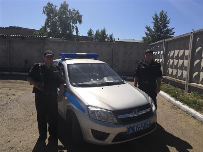 Забайкальские росгвардейцы спасли из пожара двух женщин и детей
