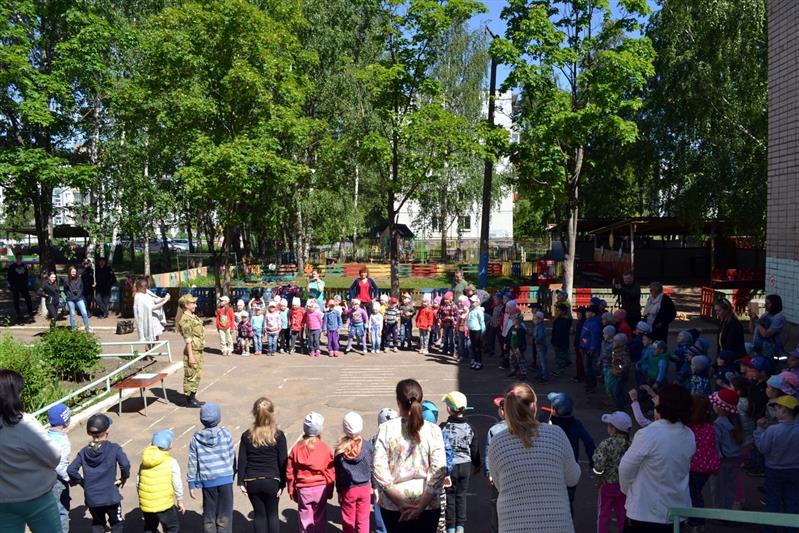 Росгвардейцы провели для новгородских дошкольников интерактивную игру «Безопасное лето»
