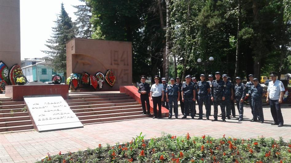 Заместитель руководителя карачаево-черкесского управления Росгвардии провел с подчиненными занятие, приуроченное ко Дню России