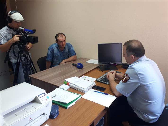 Съемочная группа телеканала ГТРК «Карачаево-Черкесия» побывала в региональном центре лицензионно-разрешительной работы