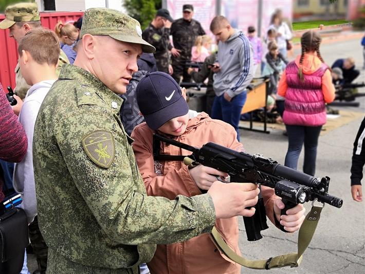 В Управлении Росгвардии по Алтайскому краю отметили Международный день защиты детей