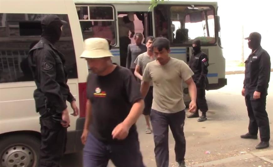 Сотрудники полиции при содействии бойцов ОМОН пресекли нарушения миграционного законодательства в Оренбургской области