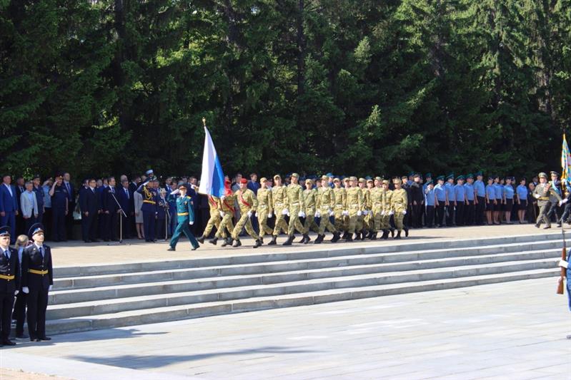 Военнослужащие и сотрудники Уральского округа Росгвардии провели ряд мероприятий, посвященных Дню памяти и скорби