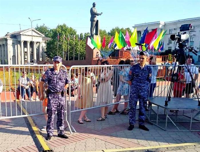 Военнослужащие и сотрудники Южного округа Росгвардии обеспечили безопасность граждан в День России
