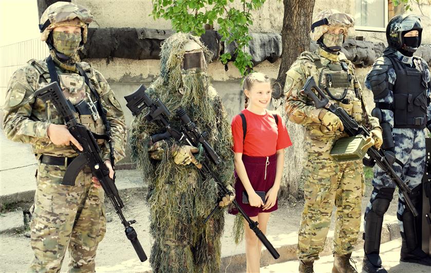 В Симферополе бойцы ОМОН и СОБР провели День открытых дверей для школьников и студентов