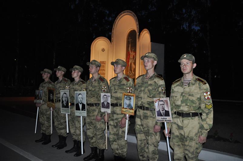 К акции «Свеча памяти» присоединились курсанты Новосибирского военного института имени генерала армии И.К. Яковлева войск национальной гвардии Российской Федерации 