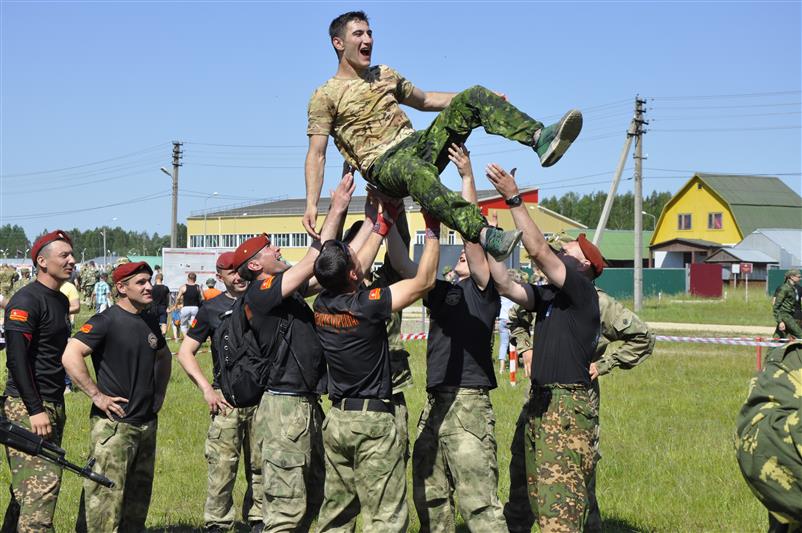 Под Смоленском состоялись  квалификационные испытания на право ношения крапового берета среди военнослужащих и сотрудников специальных подразделений Центрального округа Росгвардии