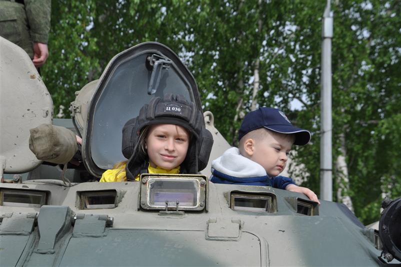 Новосибирский военный институт Росгвардии присоединился к акции «Дорогою добра» (фото)