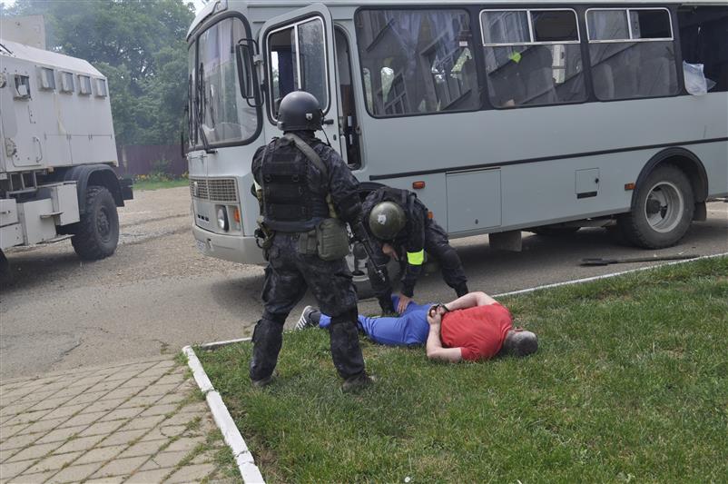 В Республике Адыгея сотрудники Росгвардии приняли участие в тактико-специальном учении