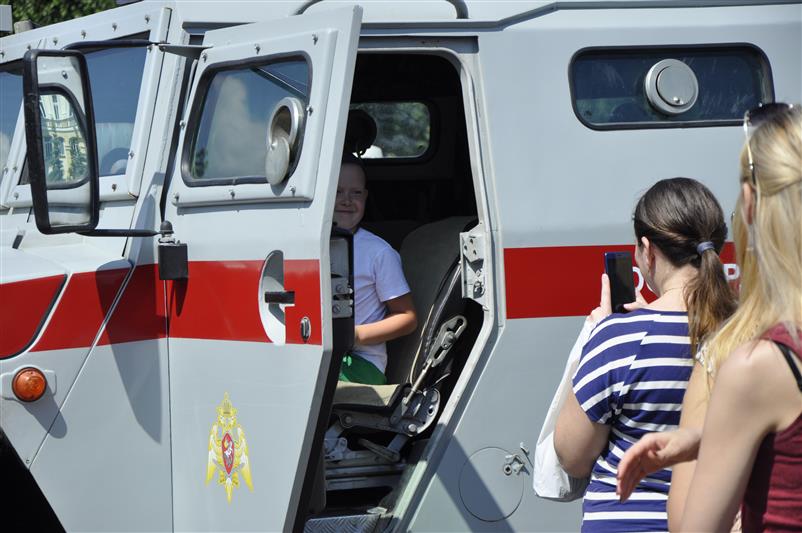 Росгвардия провела на центральной площади Смоленска показ ведомственной техники
