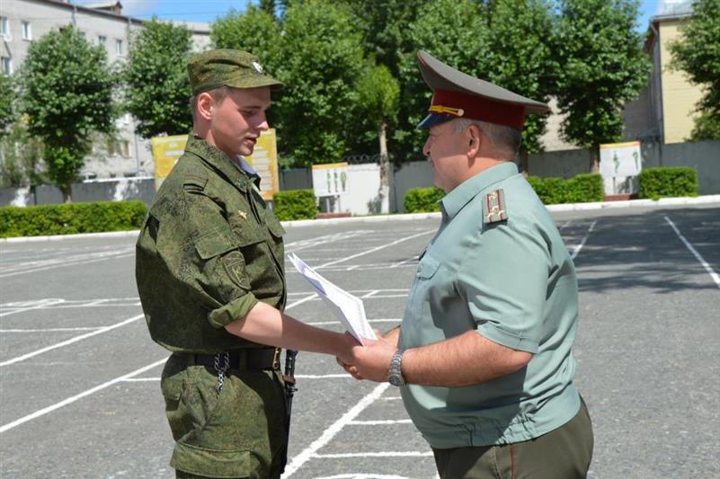 В Тюмени кинологи Уральского округа Росгвардии отмечают профессиональный праздник