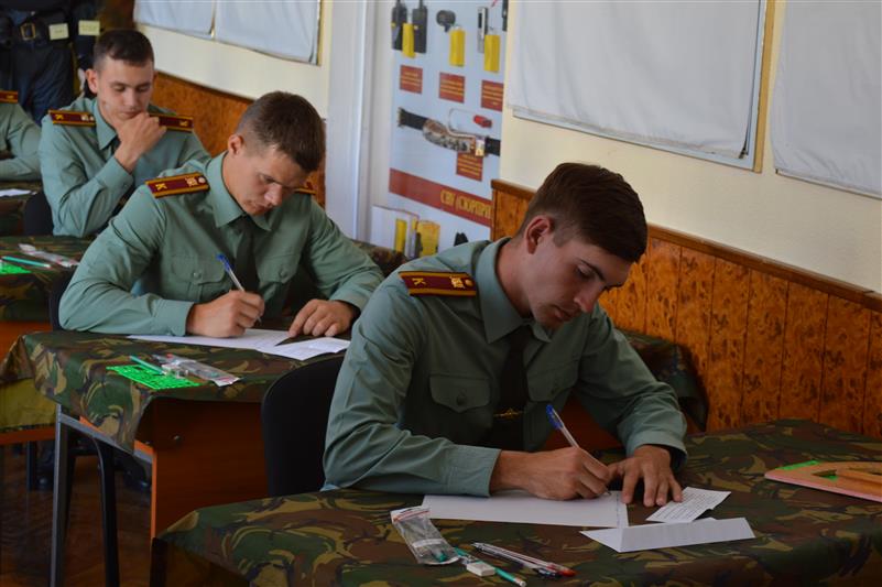 Выпускники Саратовского военного института Росгвардии приступили к сдаче государственных экзаменов   