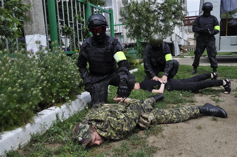 В Республике Адыгея сотрудники Росгвардии приняли участие в тактико-специальном учении