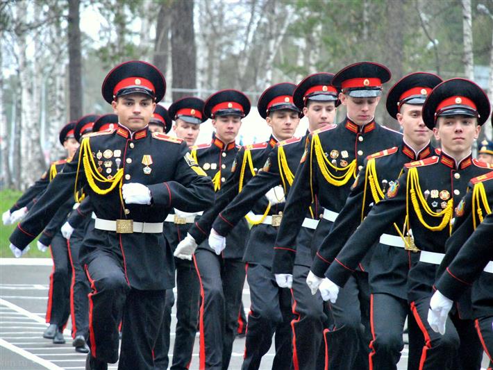 Выпускники Северского кадетского корпуса Росгвардии попрощались со знаменем учебного заведения