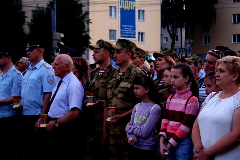 В городах Приволжского округа военнослужащие и сотрудники Росгвардии приняли участие во Всероссийской патриотической акции «Свеча памяти» 