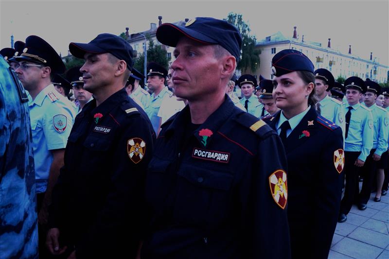В городах Приволжского округа военнослужащие и сотрудники Росгвардии приняли участие во Всероссийской патриотической акции «Свеча памяти» 