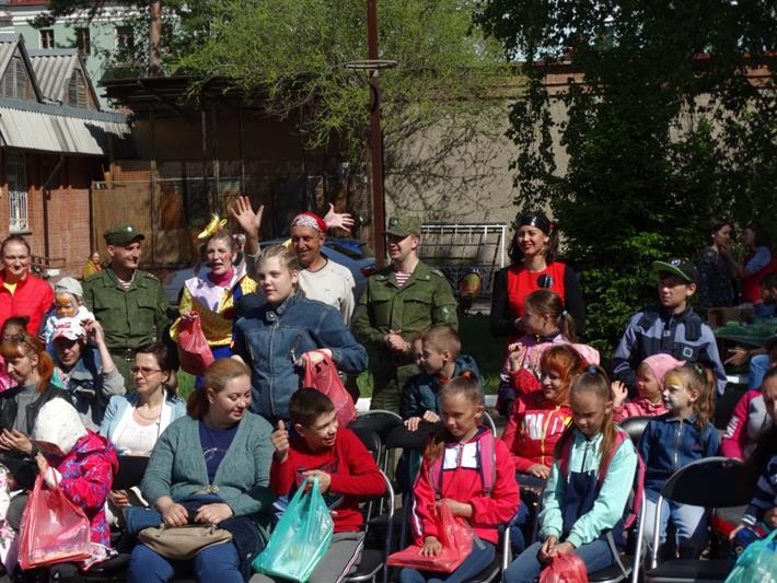 Красноярские росгвардейцы навестили детей-инвалидов