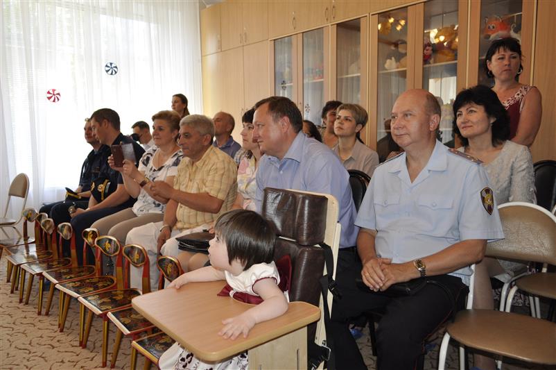 В Адыгее сотрудники Росгвардии навестили воспитанников республиканского дома ребенка