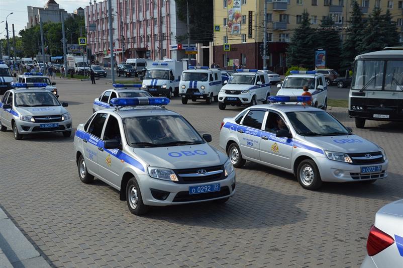 Сотрудники Росгвардии приняли участие в общегородском разводе нарядов по охране общественного порядка в Брянске
