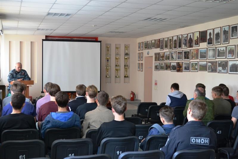 Курганские студенты побывали в гостях у ОМОН