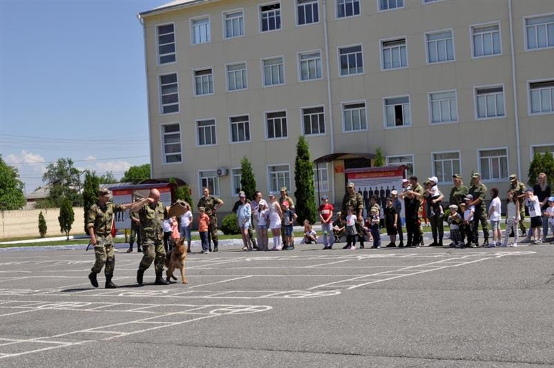 Воспитанники владикавказского детского дома побывали в гостях у Росгвардии 