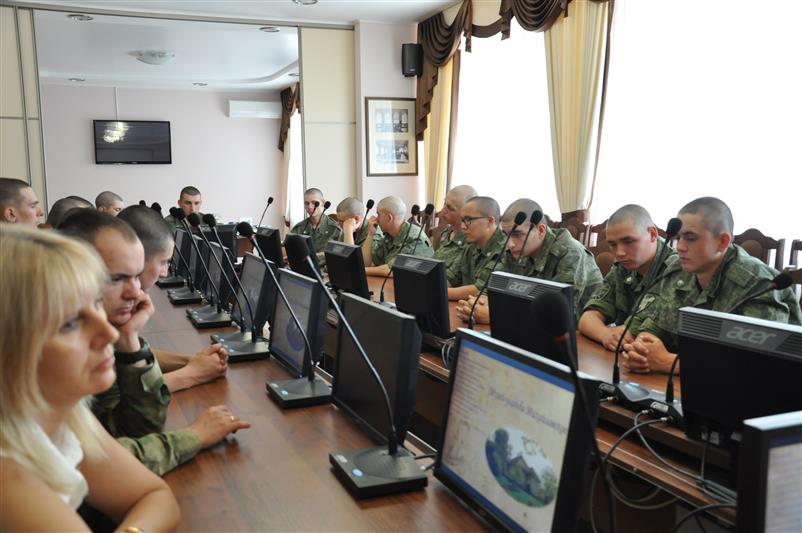 Военнослужащие Росгвардии присоединились к празднованию Пушкинского дня в Астрахани