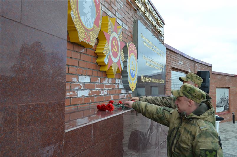 В День стойкости и мужества росгвардейцы почтили память погибших в годы Великой Отечественной войны мурманчан