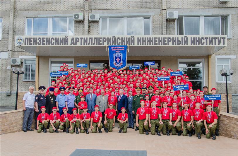 Руководитель пензенского областного управления Росгвардии наградил участников первой смены спортивного лагеря «Гвардеец» в день ее торжественного закрытия 