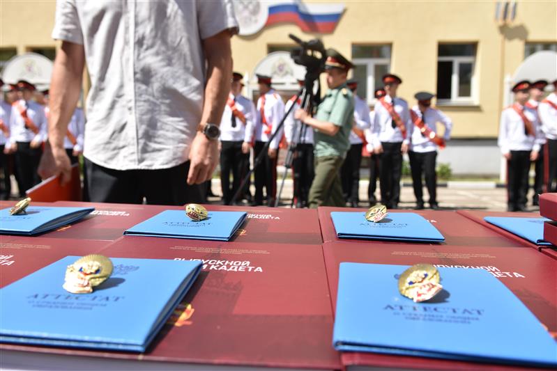 Выпускникам МПКУ имени М.А. Шолохова Росгвардии вручены аттестаты о среднем образовании (фото, видео)