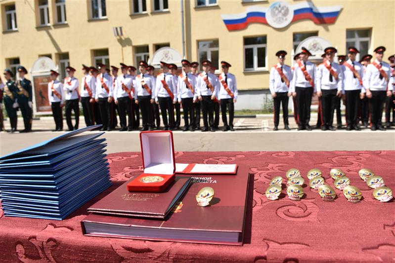 Выпускникам МПКУ имени М.А. Шолохова Росгвардии вручены аттестаты о среднем образовании (фото, видео)