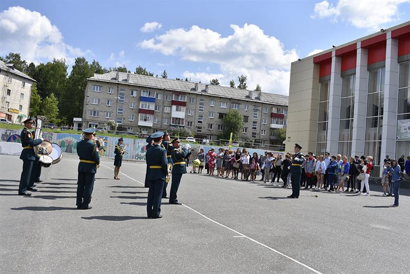 В День России в  Свердловской области военнослужащие Росгвардии провели патриотическую акцию