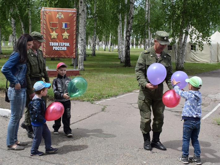 Праздничное мероприятие ко Дню защиты детей состоялось в рубцовской воинской части Росгвардии 