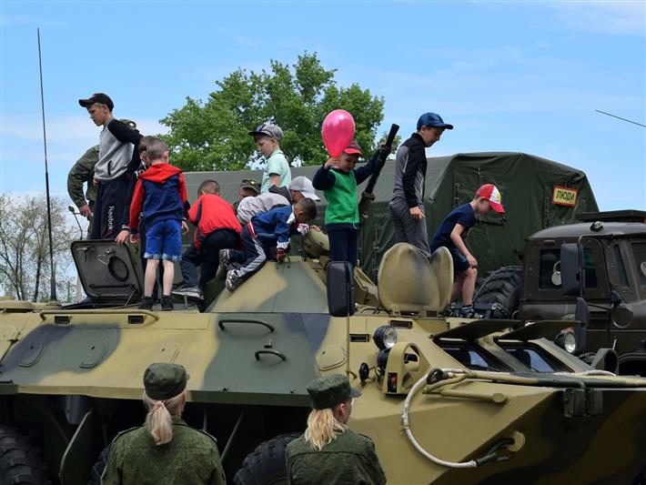 Праздничное мероприятие ко Дню защиты детей состоялось в рубцовской воинской части Росгвардии