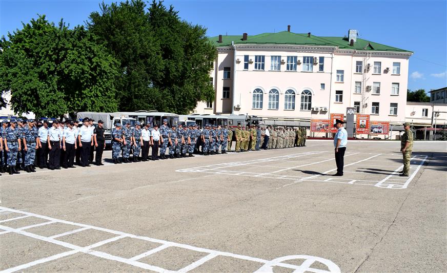 В Крыму состоялся совместный гарнизонный развод нарядов Росгвардии и полиции