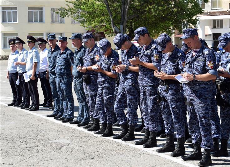 В Крыму состоялся совместный гарнизонный развод нарядов Росгвардии и полиции