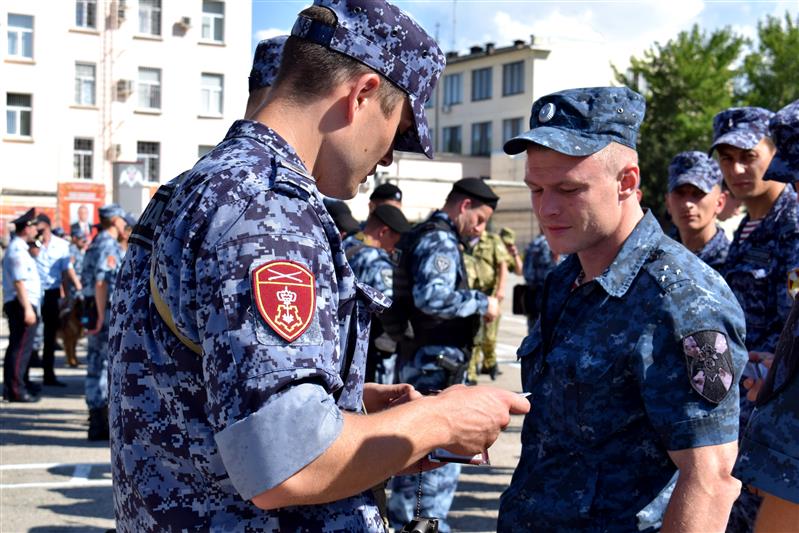 В Крыму состоялся совместный гарнизонный развод нарядов Росгвардии и полиции