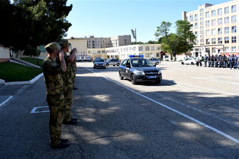 В Крыму состоялся совместный гарнизонный развод нарядов Росгвардии и полиции